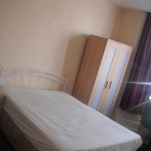 One bed flat - Regent Road Harborne - Ideal for Students - Photo 2