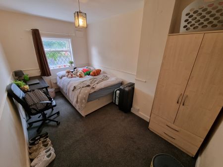 4 Bed Student Accommodation - Photo 4