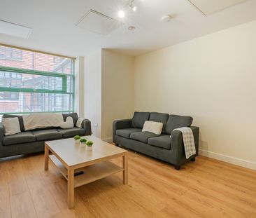 4 Bed Flat, Bells Square, S1 - Photo 1