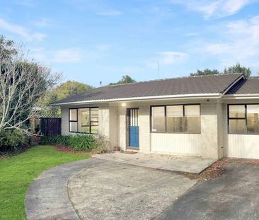 Close & Convenient - Photo 2