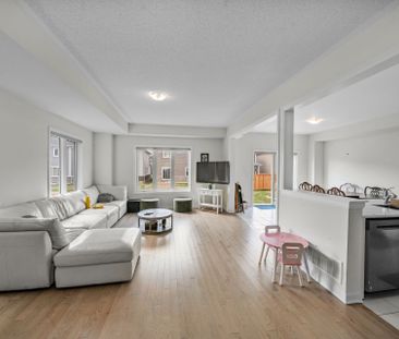 For Lease - 121 Oakmont Drive, Loyalist, Ontario - Photo 4