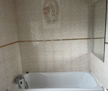 3 bed Terraced - To Let - Photo 6