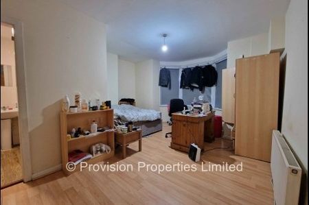 2 Bedroom Flats in Leeds - Photo 3