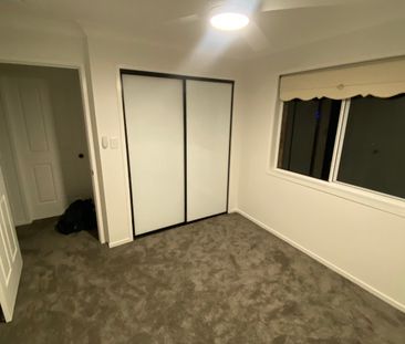 Helensvale - Photo 4