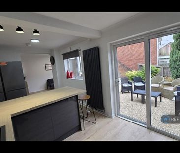 6 bedroom detached house to rent - Photo 6