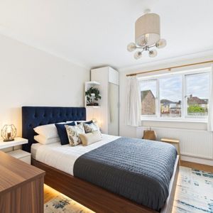 Northfield Road, Berkshire Northfield Road, Berkshire - Photo 2