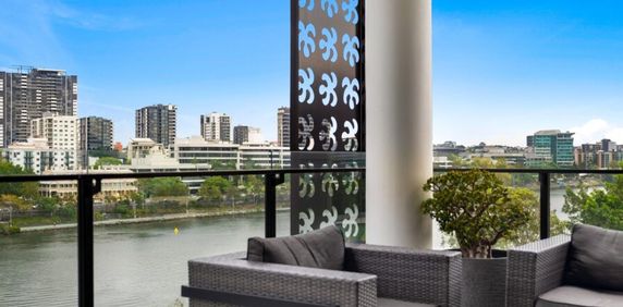 Fully Furnished River Front Two Bedroom Apartment with Two Car Parks - Photo 2