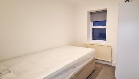 4 bedroom flat to rent - Photo 5