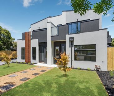 Modern Comfort in a Quiet Court Setting - Photo 6