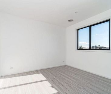 SIMPLY STUNNING - Photo 3