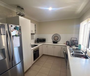 Modern Low-Maintenance Living in a Quiet Court - 4/B Orillia Court,... - Photo 1