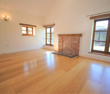 2 bedroom barn conversion to rent - Photo 2