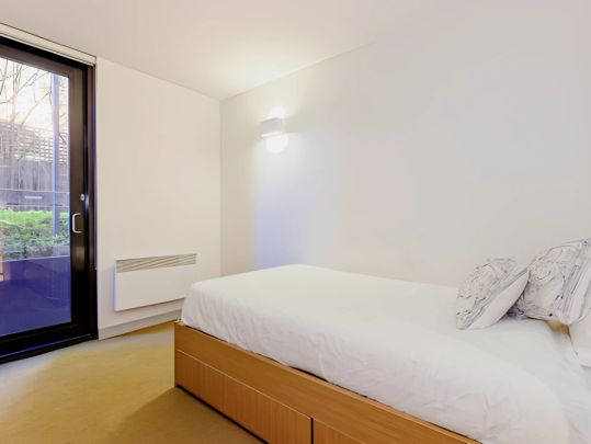 Studio Regular - Photo 1