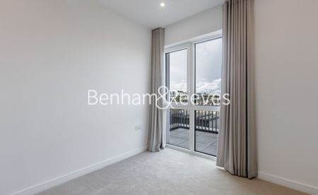 3 Bedroom flat to rent in Parrs Way, Hammersmith, W6 - Photo 4