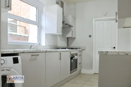 3 bedroom terraced house to rent - Photo 2