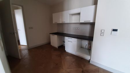 location Appartement F3 DE 76.9m² À LYON - Photo 3