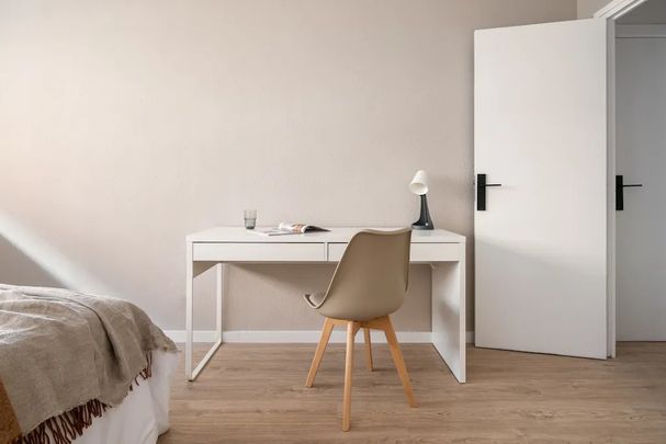 Avinguda de la Mare de Déu de Montserrat, Barcelona, Catalonia 08024 - Photo 1