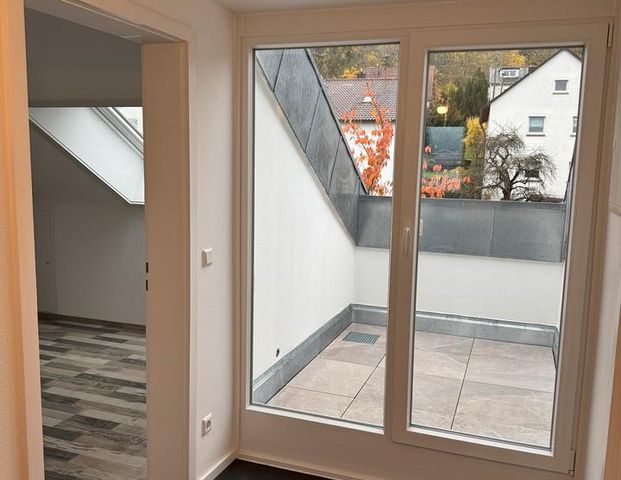Gemütliche 2-Zimmer Dachgeschosswohnung in Gerlingen zu vermieten - Photo 1
