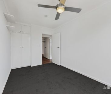 Freshly Renovated Ground-Floor Gem with Spacious North-Facing Court... - Photo 2