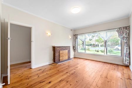 2 Whitelodge Road, - Photo 5