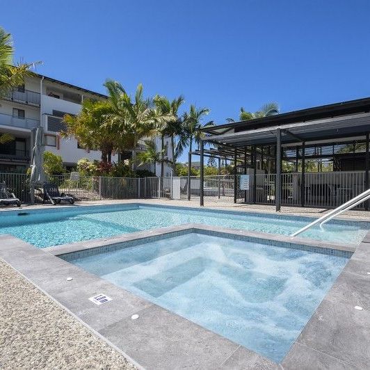 3 BEDROOM 2 BATHROOM TWO STOREY APARTMENT ON KAWANA ISLAND - Photo 1