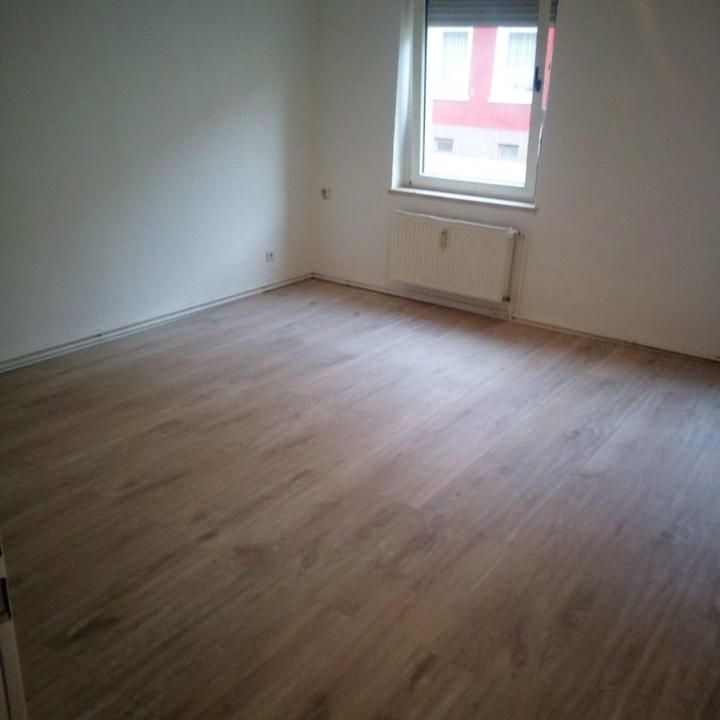 Renoviert! Schöne günstige Erdgeschosswohnung! - Photo 1