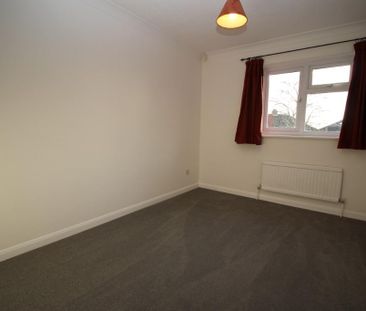 2 bedroom end of terrace house to rent - Photo 2