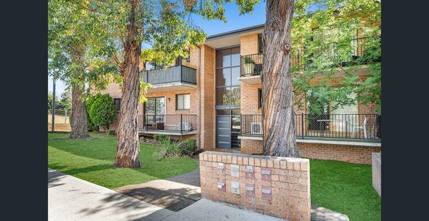 Walking distance to Central Camden! - Photo 1