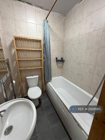4 bedroom terraced house to rent - Photo 5