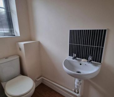 2 bedroom terraced house to rent - Photo 4