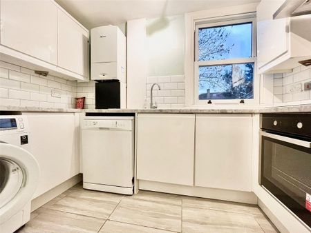 3 bedroom semi-detached house to rent - Photo 5