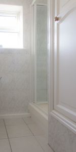 258a TINSHILL ROAD Leeds - LS16 7BT - Photo 4