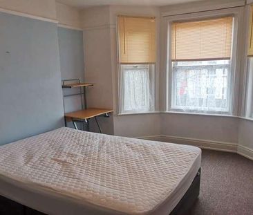 Bedroom Detached House In Winton, BH9 - Photo 3