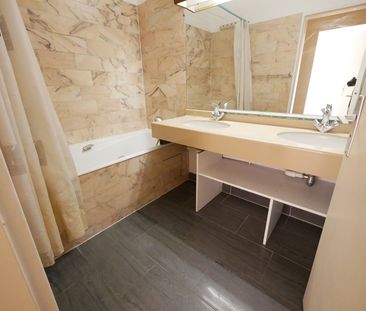 Appartement 5 pièces - Jardin Terrasse - COURBEVOIE FRONT DE SEINE - Photo 3