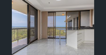 Immaculate apartment adjoining the Coolangatta Tweed Golf Course with 180° Ocean Views from Coolangatta to Fingal. - Photo 3