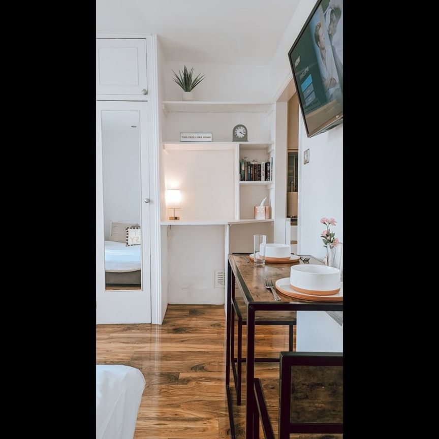 Studio Flat, Gloucester Terrace, W2 - Photo 1