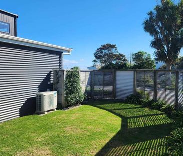 Cozy Fully Furnished Beach House Just Minutes from the Beach - Photo 3