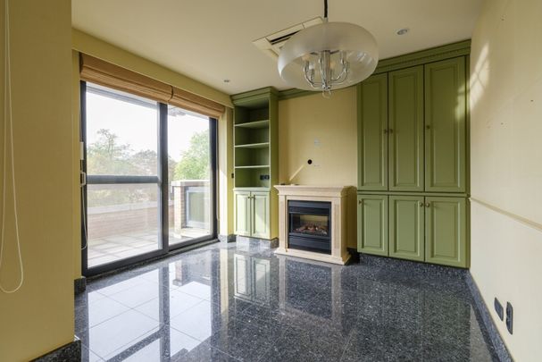 Ideaal gelegen luxe penthouse van 253m2 met ruim terras te Hasselt centrum. - Photo 1