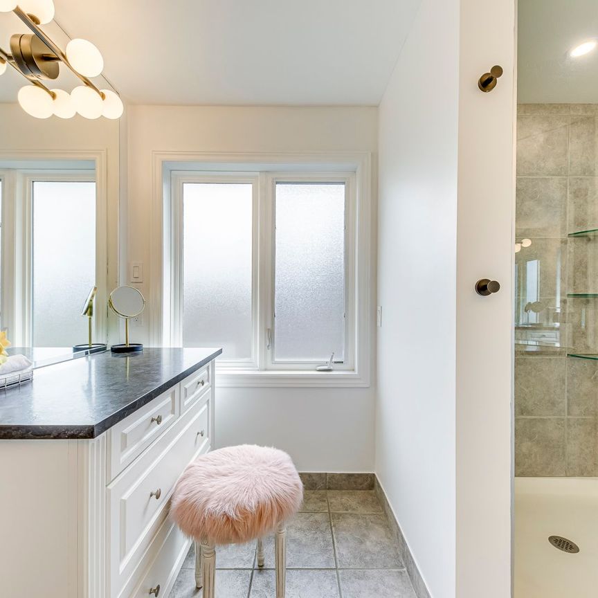 For Lease - 2075 Banbury Crescent, Oakville, Ontario - Photo 1