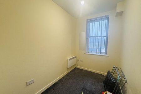 High Street - Photo 3