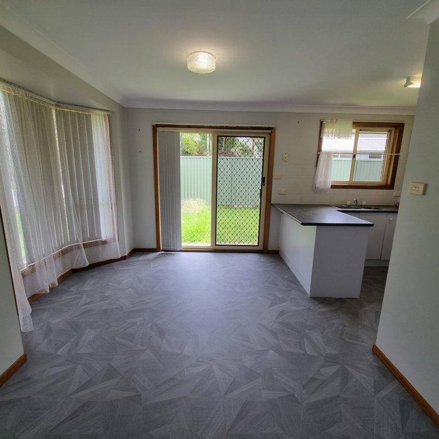 NEAT & TIDY VILLA IN QUIET CUL-DE-SAC - Photo 1