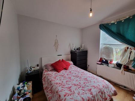 Sidney Avenue - Photo 3