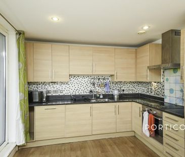 3 bedroom flat to rent - Photo 5