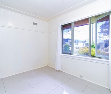 8 Cullins Road, Punchbowl NSW 2196 - House For Rent | Domain - Photo 3