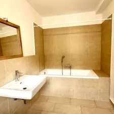 HERNALS - HERRLICHE 2-ZIMMER-WOHNUNG MIT OST-LOGGIA UND BADEZIMMER EN SUITE - Foto 3