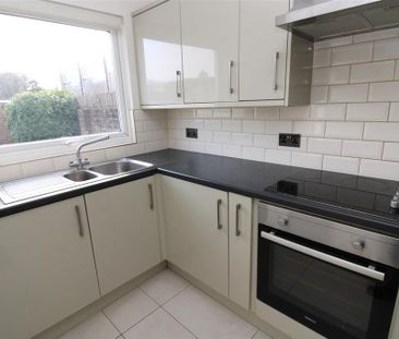 2 bedroom terraced house to rent - Photo 4