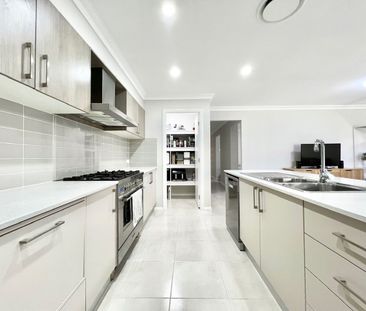 Stunning Family Home! - Photo 1