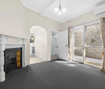 Charming Two-Bedroom Cottage in South Yarra's Heart! - Photo 4