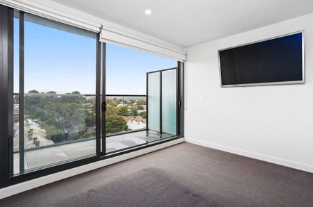 Contemporary 3-Bedroom Apartment with Stunning Views in the Heart of Footscray - Photo 5