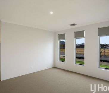 A Statement of Style, Space & Coastal Sophistication - Photo 6